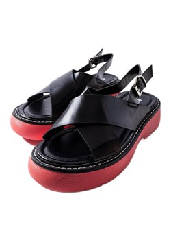 Czarne sandały na różowej platformie Rozana ze sklepu ButyModne.pl w kategorii Sandały damskie - zdjęcie 163906150