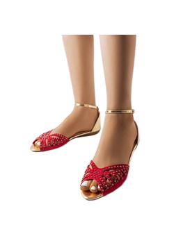 Czerwone ażurowe sandały z cyrkoniami Aubrette ze sklepu ButyModne.pl w kategorii Sandały damskie - zdjęcie 163919872