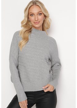 Szary Sweter z Wełną o Asymetrycznym Fasonie z Tłoczeniem Sarositte ze sklepu Born2be Odzież w kategorii Swetry damskie - zdjęcie 163930532