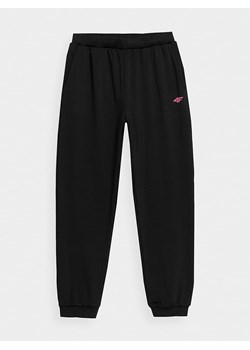 4F Spodnie sportowe w kolorze czarnym ze sklepu Limango Polska w kategorii Spodnie chłopięce - zdjęcie 163933631