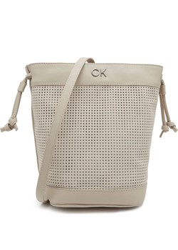 Calvin Klein Worek RE-LOCK DRAWSTRING BAG SM PERF ze sklepu Gomez Fashion Store w kategorii Torebki worki - zdjęcie 163947534