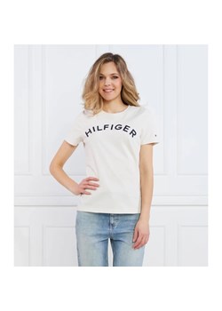 Tommy Hilfiger T-shirt REG HILFIGER VARSITY EMB C-NK SS | Slim Fit ze sklepu Gomez Fashion Store w kategorii Bluzki damskie - zdjęcie 163960080
