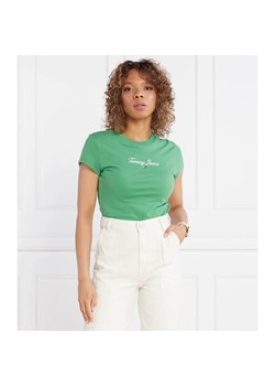 Tommy Jeans T-shirt TJW BBY ESSENTIAL LOGO | Regular Fit ze sklepu Gomez Fashion Store w kategorii Bluzki damskie - zdjęcie 163960741