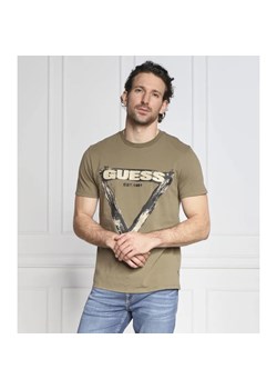 GUESS T-shirt SS BSC BRUSHED TRIANGLE TEE | Classic fit ze sklepu Gomez Fashion Store w kategorii T-shirty męskie - zdjęcie 163974031