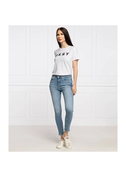 DKNY T-shirt LOGO TEE | Regular Fit ze sklepu Gomez Fashion Store w kategorii Bluzki damskie - zdjęcie 163985351