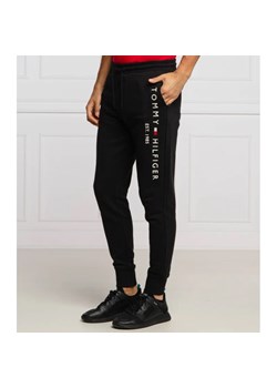 Tommy Hilfiger Spodnie dresowe | Regular Fit ze sklepu Gomez Fashion Store w kategorii Spodnie męskie - zdjęcie 164318900