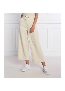Calvin Klein Spodnie dresowe | flare fit ze sklepu Gomez Fashion Store w kategorii Spodnie damskie - zdjęcie 164321451