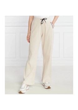 Tommy Hilfiger Spodnie dresowe | Regular Fit ze sklepu Gomez Fashion Store w kategorii Spodnie damskie - zdjęcie 164322354
