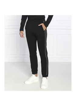 Emporio Armani Spodnie dresowe | Regular Fit ze sklepu Gomez Fashion Store w kategorii Spodnie męskie - zdjęcie 164322904