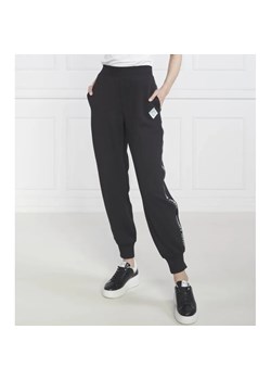 Armani Exchange Spodnie dresowe | Regular Fit ze sklepu Gomez Fashion Store w kategorii Spodnie damskie - zdjęcie 164323112