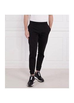 Calvin Klein Spodnie dresowe LOGO TAPE | Comfort fit ze sklepu Gomez Fashion Store w kategorii Spodnie męskie - zdjęcie 164323304