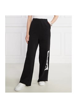 HUGO Spodnie dresowe Nasuede | Loose fit ze sklepu Gomez Fashion Store w kategorii Spodnie damskie - zdjęcie 164323334