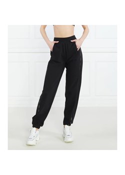 HUGO Spodnie dresowe Nagiri | Regular Fit ze sklepu Gomez Fashion Store w kategorii Spodnie damskie - zdjęcie 164323894