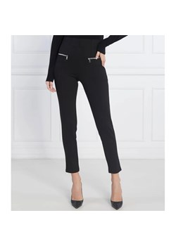 GUESS Spodnie GISELE | Slim Fit ze sklepu Gomez Fashion Store w kategorii Spodnie damskie - zdjęcie 164324920