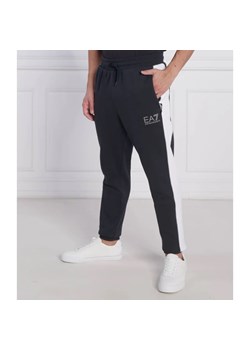 EA7 Spodnie dresowe | Regular Fit ze sklepu Gomez Fashion Store w kategorii Spodnie męskie - zdjęcie 164325833