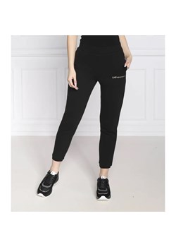 EA7 Spodnie dresowe | Regular Fit ze sklepu Gomez Fashion Store w kategorii Spodnie damskie - zdjęcie 164326202