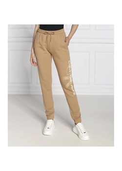 CALVIN KLEIN JEANS Spodnie dresowe | Regular Fit ze sklepu Gomez Fashion Store w kategorii Spodnie damskie - zdjęcie 164327250