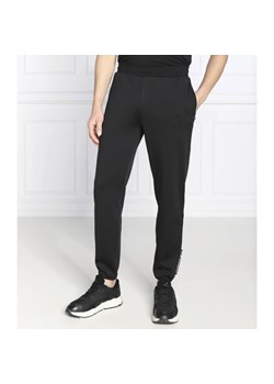 EA7 Spodnie dresowe | Regular Fit ze sklepu Gomez Fashion Store w kategorii Spodnie męskie - zdjęcie 164327981