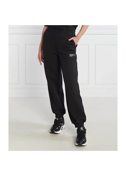CALVIN KLEIN JEANS Spodnie dresowe GALAXY PRINT | Comfort fit ze sklepu Gomez Fashion Store w kategorii Spodnie damskie - zdjęcie 164328910
