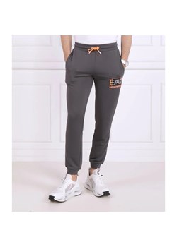 EA7 Spodnie dresowe | Regular Fit ze sklepu Gomez Fashion Store w kategorii Spodnie męskie - zdjęcie 164329172