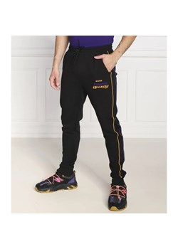 BOSS ORANGE Spodnie dresowe BOSS X NBA Slamdunk2 | Regular Fit ze sklepu Gomez Fashion Store w kategorii Spodnie męskie - zdjęcie 164329481