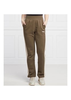 GUESS ACTIVE Spodnie dresowe BRANDIE | Relaxed fit ze sklepu Gomez Fashion Store w kategorii Spodnie damskie - zdjęcie 164331722