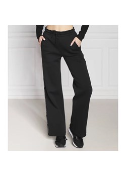 CALVIN KLEIN JEANS Spodnie dresowe LOGO PIPING | flare fit ze sklepu Gomez Fashion Store w kategorii Spodnie damskie - zdjęcie 164335210