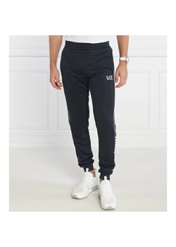 EA7 Spodnie dresowe | Regular Fit ze sklepu Gomez Fashion Store w kategorii Spodnie męskie - zdjęcie 164335662