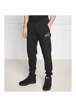 Tommy Jeans Spodnie dresowe | Regular Fit ze sklepu Gomez Fashion Store w kategorii Spodnie męskie - zdjęcie 164335891