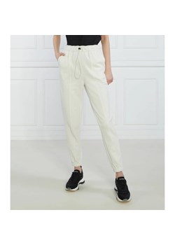 Calvin Klein Performance Spodnie dresowe | Regular Fit ze sklepu Gomez Fashion Store w kategorii Spodnie damskie - zdjęcie 164335910