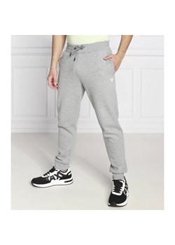 GUESS ACTIVE Spodnie dresowe ALDWIN | Regular Fit ze sklepu Gomez Fashion Store w kategorii Spodnie męskie - zdjęcie 164336191