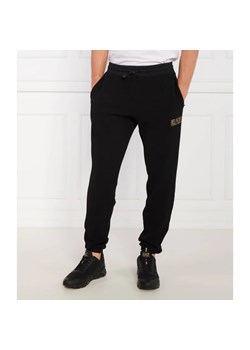 EA7 Spodnie dresowe | Regular Fit ze sklepu Gomez Fashion Store w kategorii Spodnie męskie - zdjęcie 164336250
