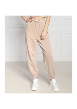 Tommy Jeans Spodnie dresowe TIMELESS 1 WASHED | Relaxed fit ze sklepu Gomez Fashion Store w kategorii Spodnie damskie - zdjęcie 164337223