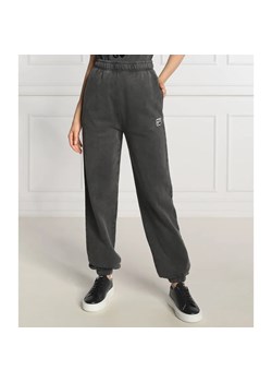 HUGO Spodnie dresowe Njola | Regular Fit ze sklepu Gomez Fashion Store w kategorii Spodnie damskie - zdjęcie 164337262