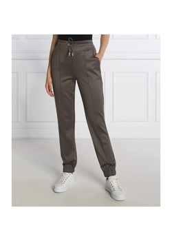 GUESS Spodnie dresowe ARMELLE | Regular Fit ze sklepu Gomez Fashion Store w kategorii Spodnie damskie - zdjęcie 164337442