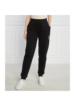 HUGO Spodnie dresowe Jogger | Regular Fit ze sklepu Gomez Fashion Store w kategorii Spodnie damskie - zdjęcie 164337611