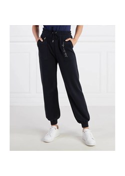 EA7 Spodnie dresowe | Regular Fit ze sklepu Gomez Fashion Store w kategorii Spodnie damskie - zdjęcie 164337801
