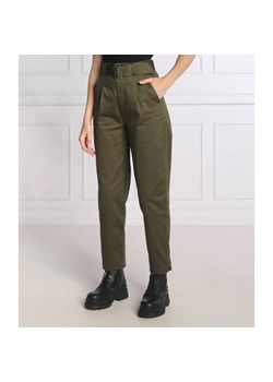 GUESS Spodnie VERONICA | Regular Fit ze sklepu Gomez Fashion Store w kategorii Spodnie damskie - zdjęcie 164338032
