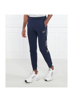 EA7 Spodnie dresowe | Regular Fit ze sklepu Gomez Fashion Store w kategorii Spodnie męskie - zdjęcie 164338071