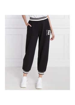 EA7 Spodnie dresowe | Loose fit ze sklepu Gomez Fashion Store w kategorii Spodnie damskie - zdjęcie 164338080