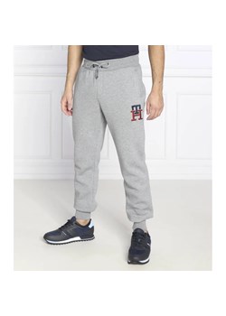 Tommy Hilfiger Spodnie dresowe | Regular Fit ze sklepu Gomez Fashion Store w kategorii Spodnie męskie - zdjęcie 164338090
