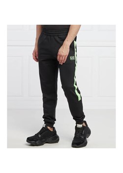 EA7 Spodnie dresowe | Regular Fit ze sklepu Gomez Fashion Store w kategorii Spodnie męskie - zdjęcie 164338151