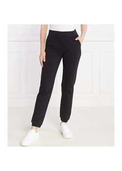EA7 Spodnie dresowe | Regular Fit ze sklepu Gomez Fashion Store w kategorii Spodnie damskie - zdjęcie 164338361