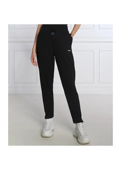 Pepe Jeans London Spodnie dresowe | Regular Fit ze sklepu Gomez Fashion Store w kategorii Spodnie damskie - zdjęcie 164338761