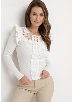 Biała Bluzka z Koronkowym Zdobieniem Amalberga ze sklepu Born2be Odzież w kategorii Bluzki damskie - zdjęcie 164356194
