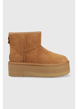 UGG śniegowce Classic Mini Platform kolor brązowy 1134991.CHE ze sklepu PRM w kategorii Śniegowce damskie - zdjęcie 164356974