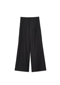 Cropp - Czarne spodnie wide leg z kieszeniami cargo - czarny ze sklepu Cropp w kategorii Spodnie damskie - zdjęcie 164403544