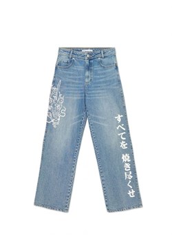 Cropp - Niebieskie jeansy wide leg z nadrukiem smoka - niebieski ze sklepu Cropp w kategorii Jeansy damskie - zdjęcie 164403564
