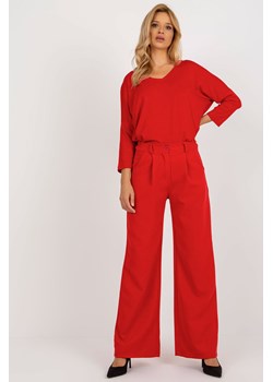 Czerwone spodnie z materiału z zakładkami ze sklepu 5.10.15 w kategorii Spodnie damskie - zdjęcie 164497323