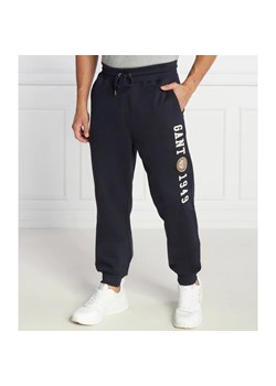 Gant Spodnie dresowe CREST | Regular Fit ze sklepu Gomez Fashion Store w kategorii Spodnie męskie - zdjęcie 164520172